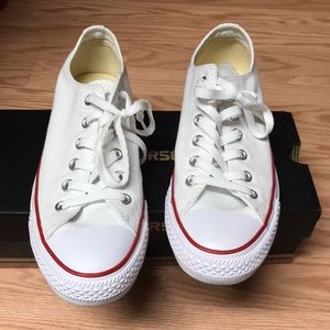 Size 9  white converse